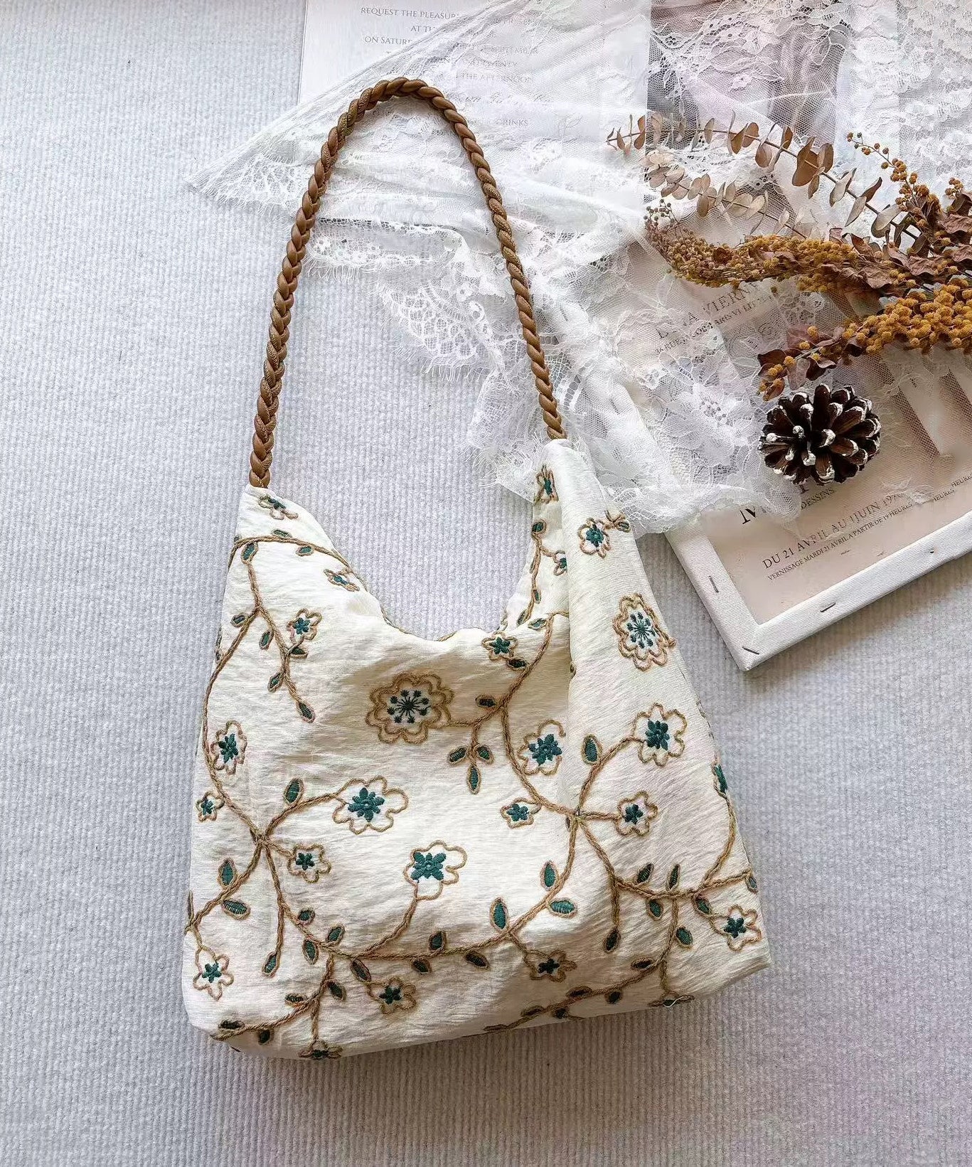 Art White Embroidered Cotton Shoulder Bags