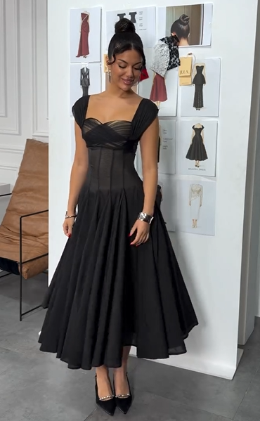 Sexy U Collar Waist Solid Color Pleated Skirt