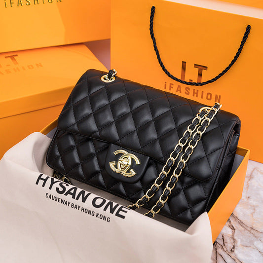 Chanel โ๐ฝ ๐๐น๐ฎ๐๐๐ถ๐ฐ ๐๐น๐ฎ๐ฝ in Black Lambskin