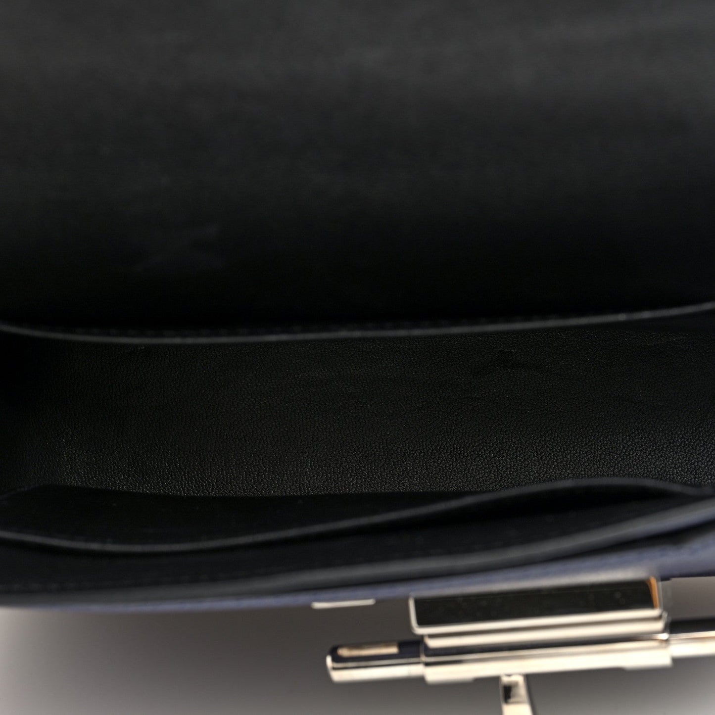 Epsom Shiny Alligator Mini Verrou Chaine Bag Bleu Encre Black