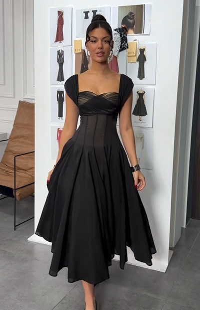 Sexy U Collar Waist Solid Color Pleated Skirt