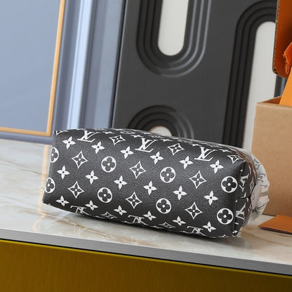 LOUIS VUITTON COSMETIC POUCH FROST GRADIENT SILVER 27CM M12052