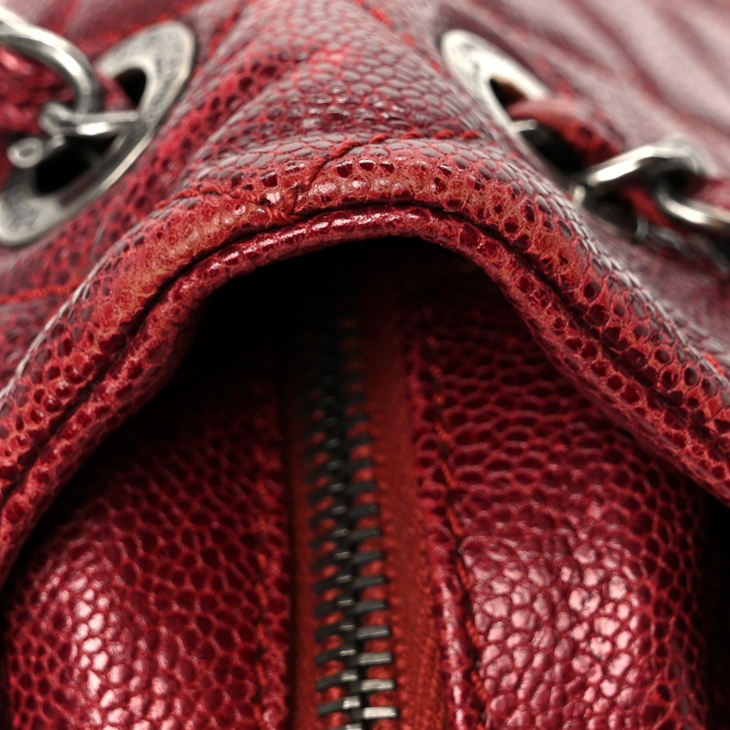 Iridescent Caviar Quilted Large Chic Flap Red