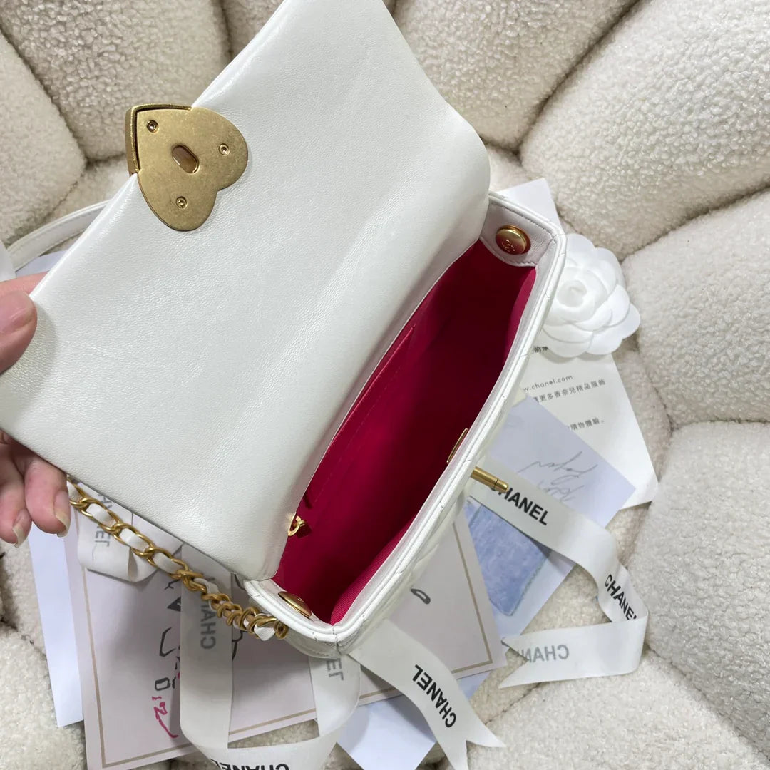 Chanel Small Flap Bag White Lambskin size 21 x 14 x 7 cm