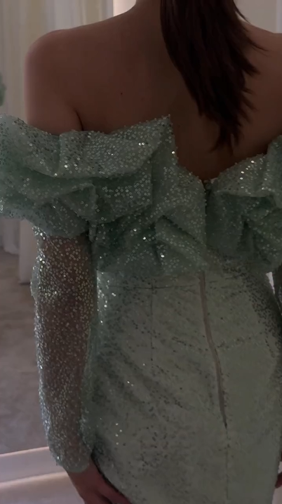 Sexy Puffy off-the-Shoulder Slim-Fit Shiny Mini Skirt