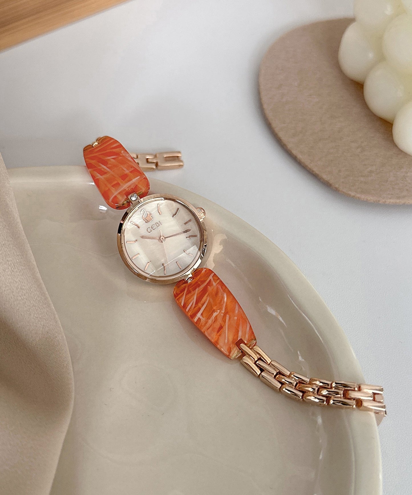 Cute Apricot Alloy Quartz Movement Hardlex Crystal Watches