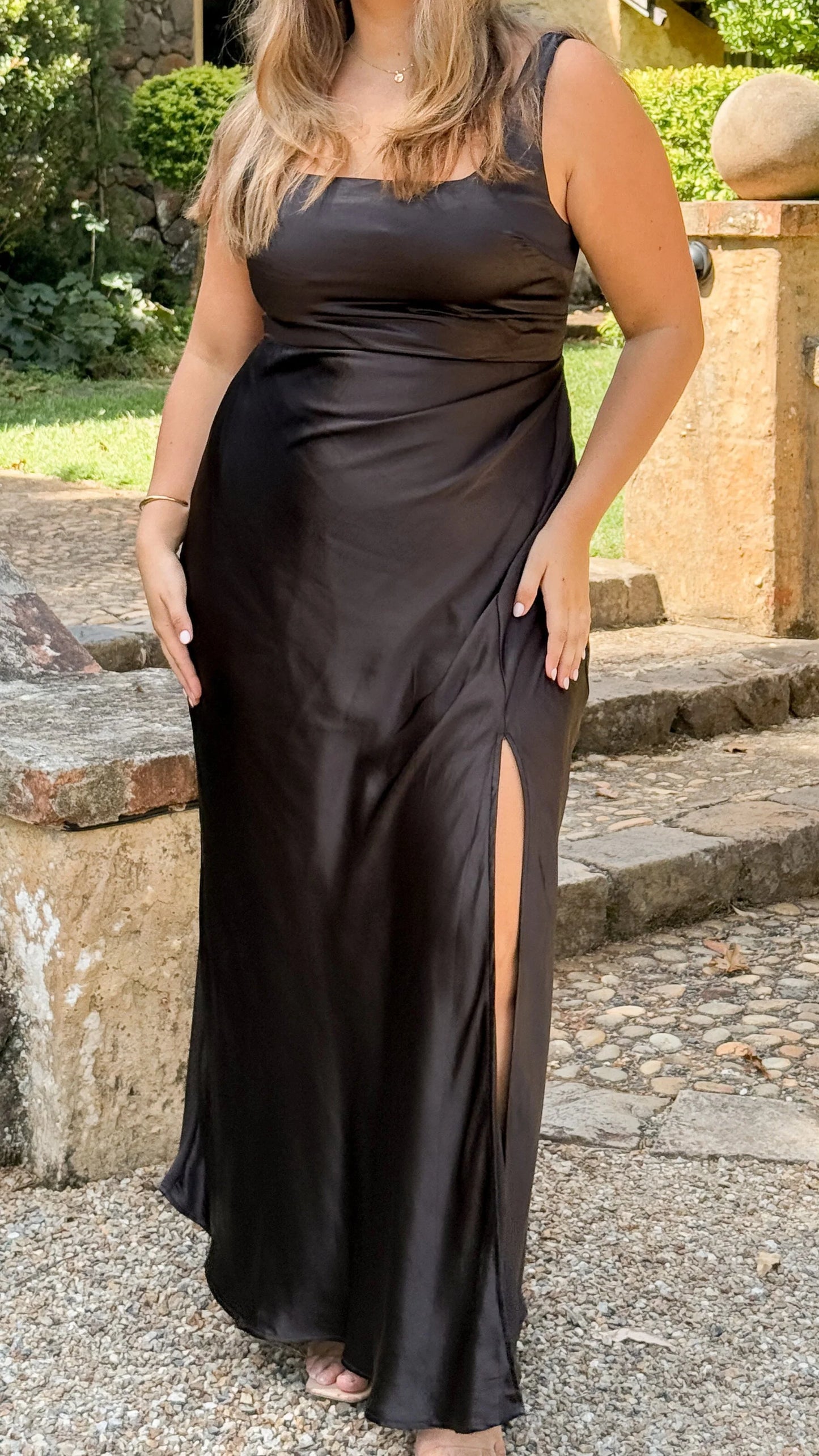 Alaria Maxi Dress - Black