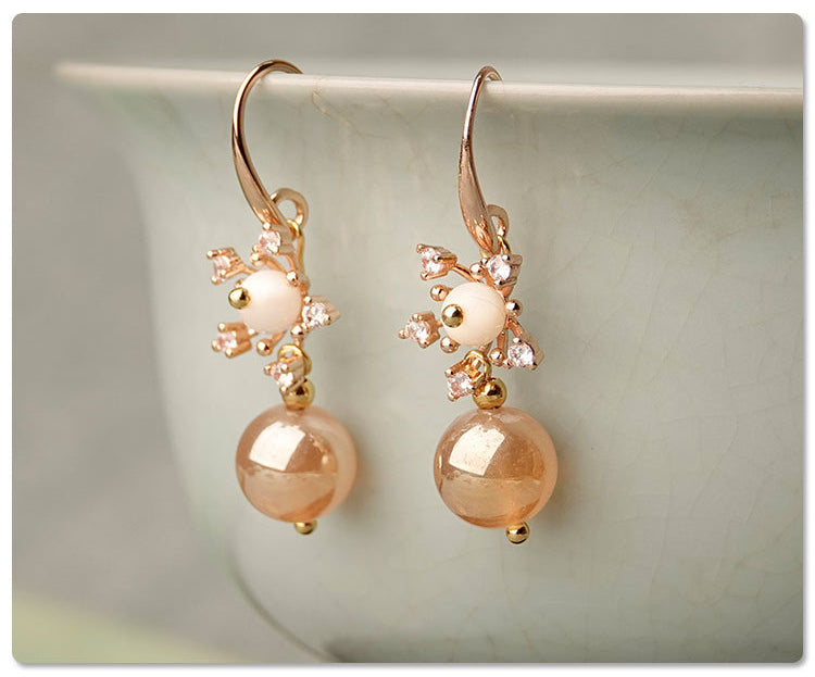Pearl Vintage Shell Stud Earrings