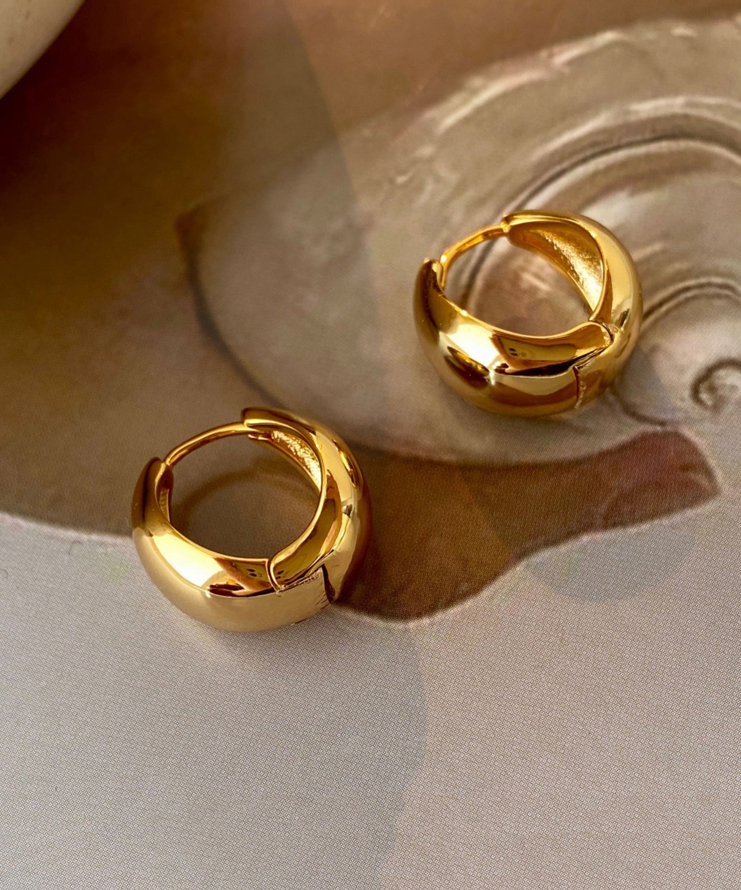 European And American Gold Water Drop Metallic Ring Earrings