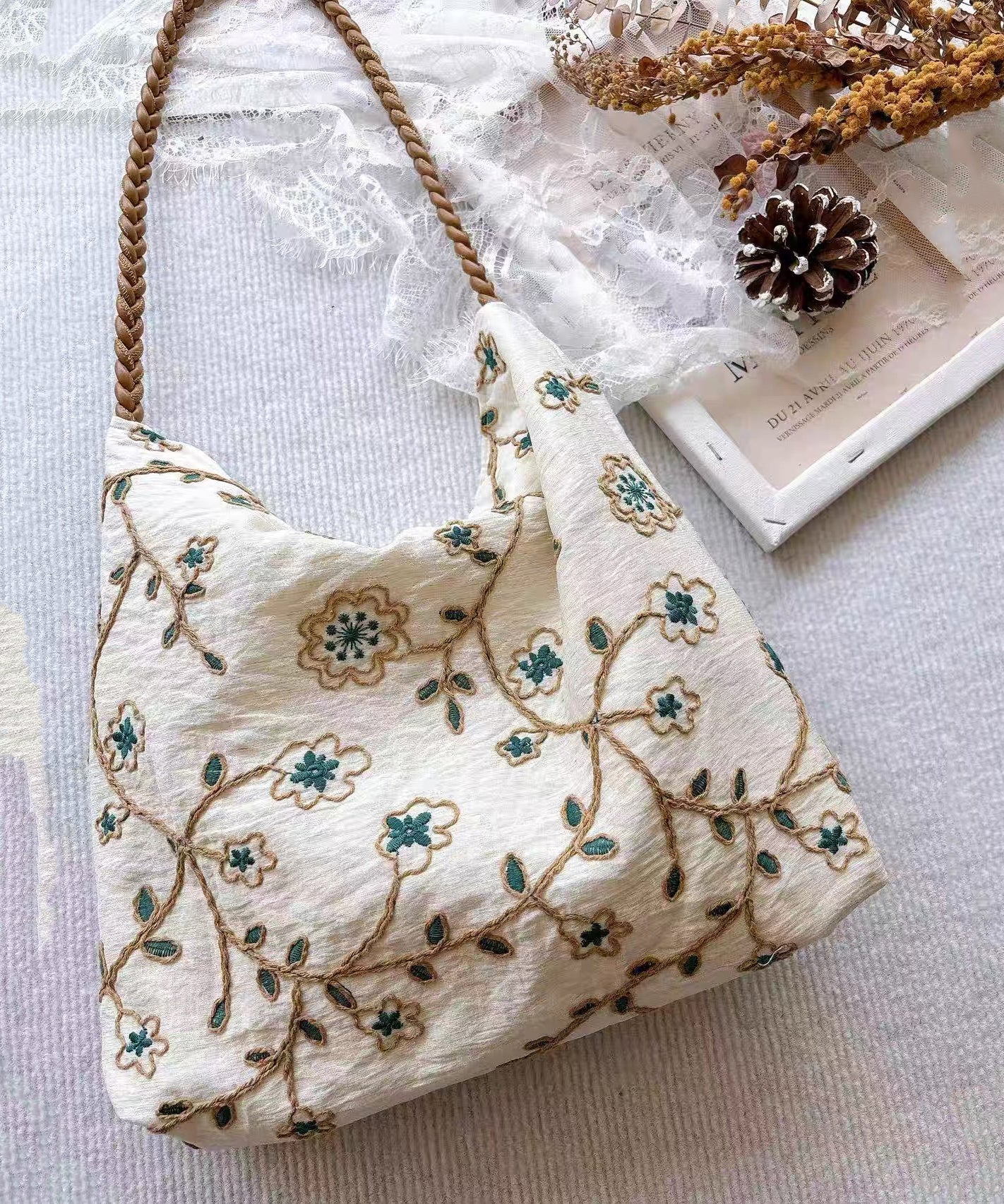 Art White Embroidered Cotton Shoulder Bags