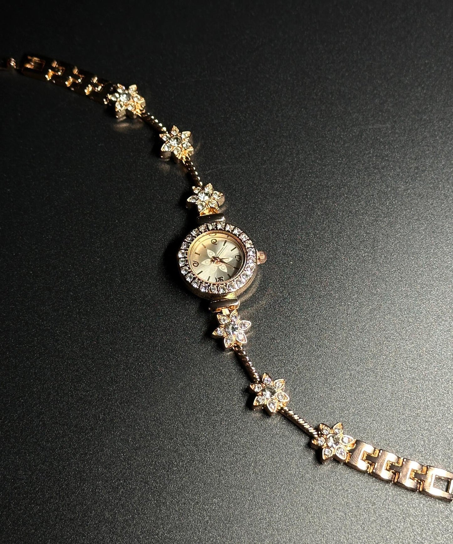 Stylish Gold Alloy Zircon Floral Organic Glass Watches