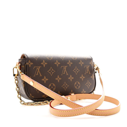 Monogram Ivy Wallet On Chain