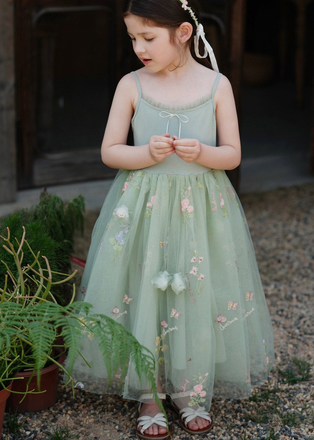 Elegant Green Embroideried Patchwork Tulle Kids Long Spaghetti Strap Dress Sleeveless