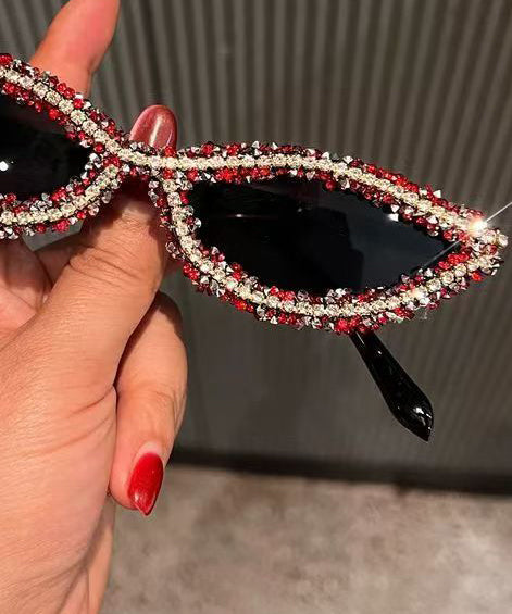 Retro Luxury Red Narrow Edged Cat Eye Sunglasses Heavy Craftsmanship Zircon