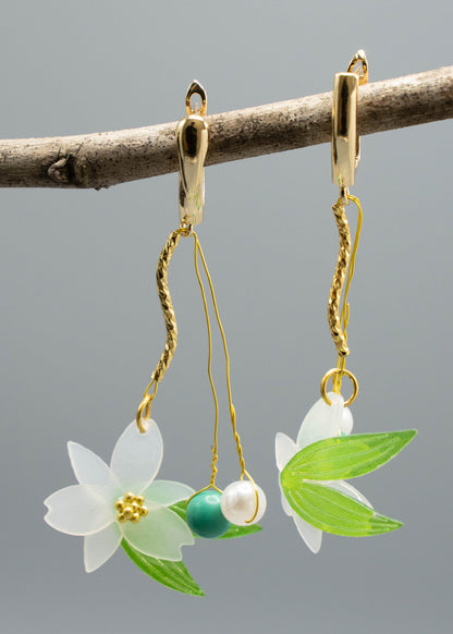 Vintage White Flower Tasseled Acrylic Drop Earrings