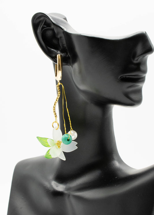 Vintage White Flower Tasseled Acrylic Drop Earrings