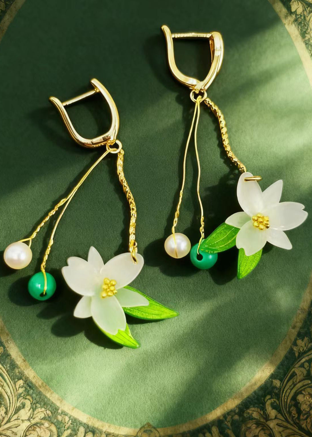 Vintage White Flower Tasseled Acrylic Drop Earrings