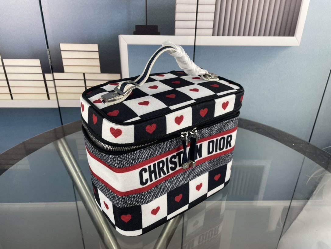 Dioramour Vanity Case