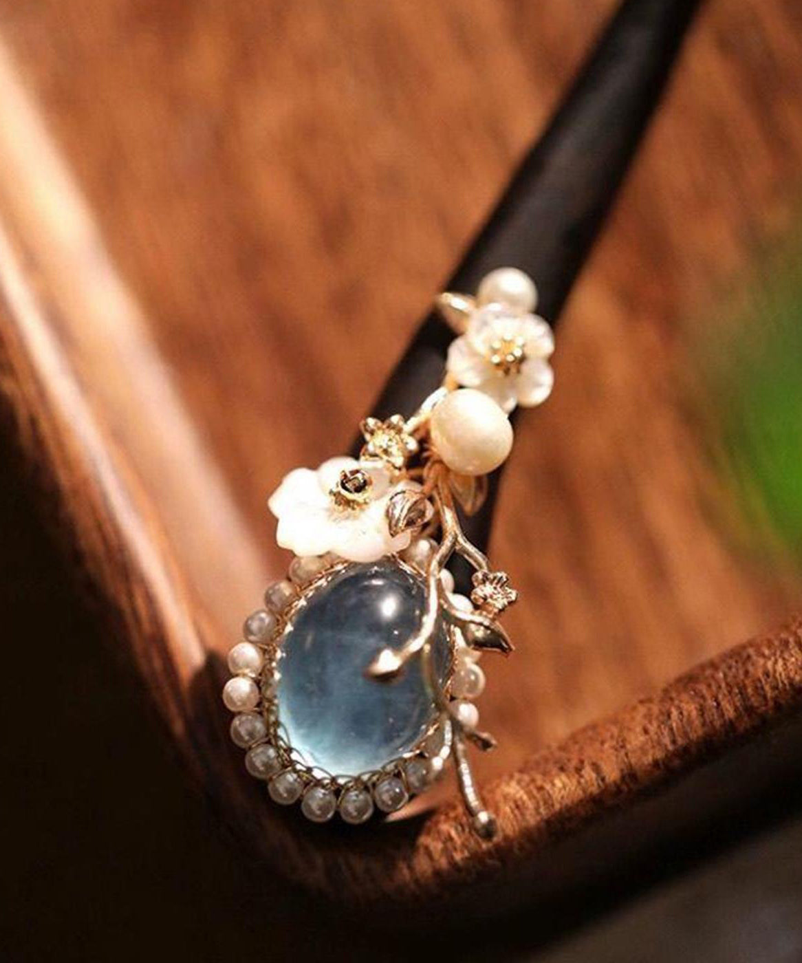 Boutique Blue Wooden Pearl Floral Crystal Hairpin
