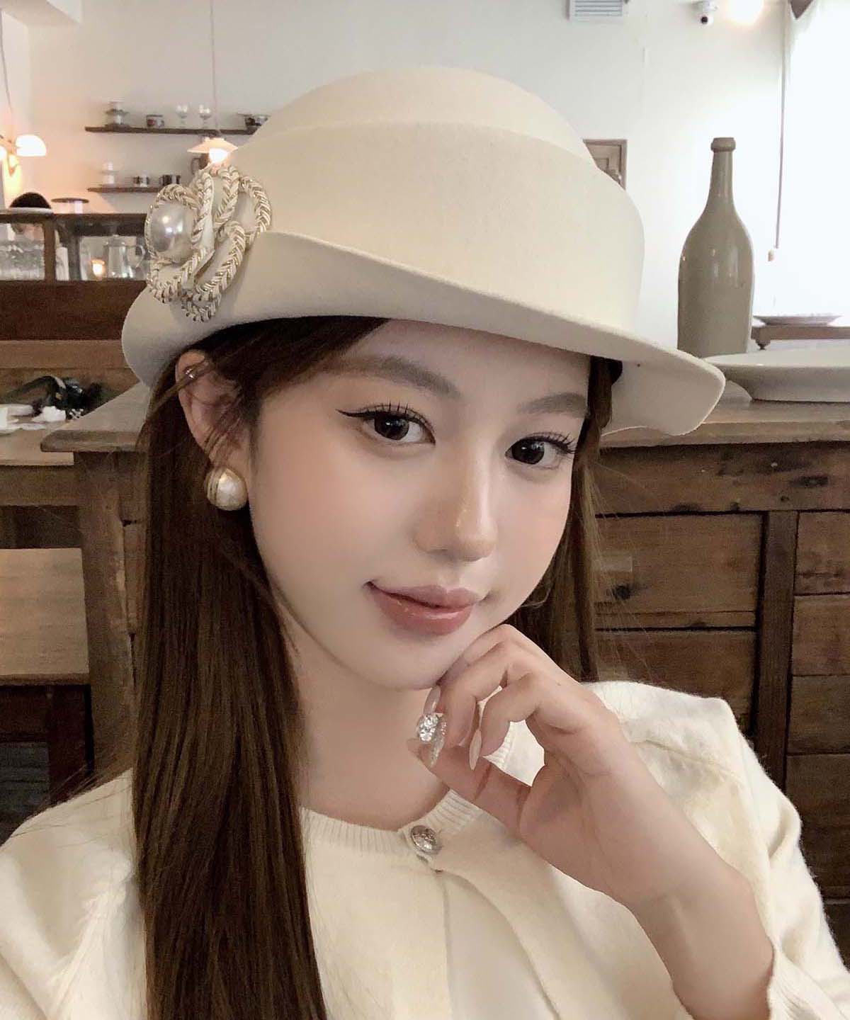 Classy Black Pearl Floral Woolen Cloche Hat