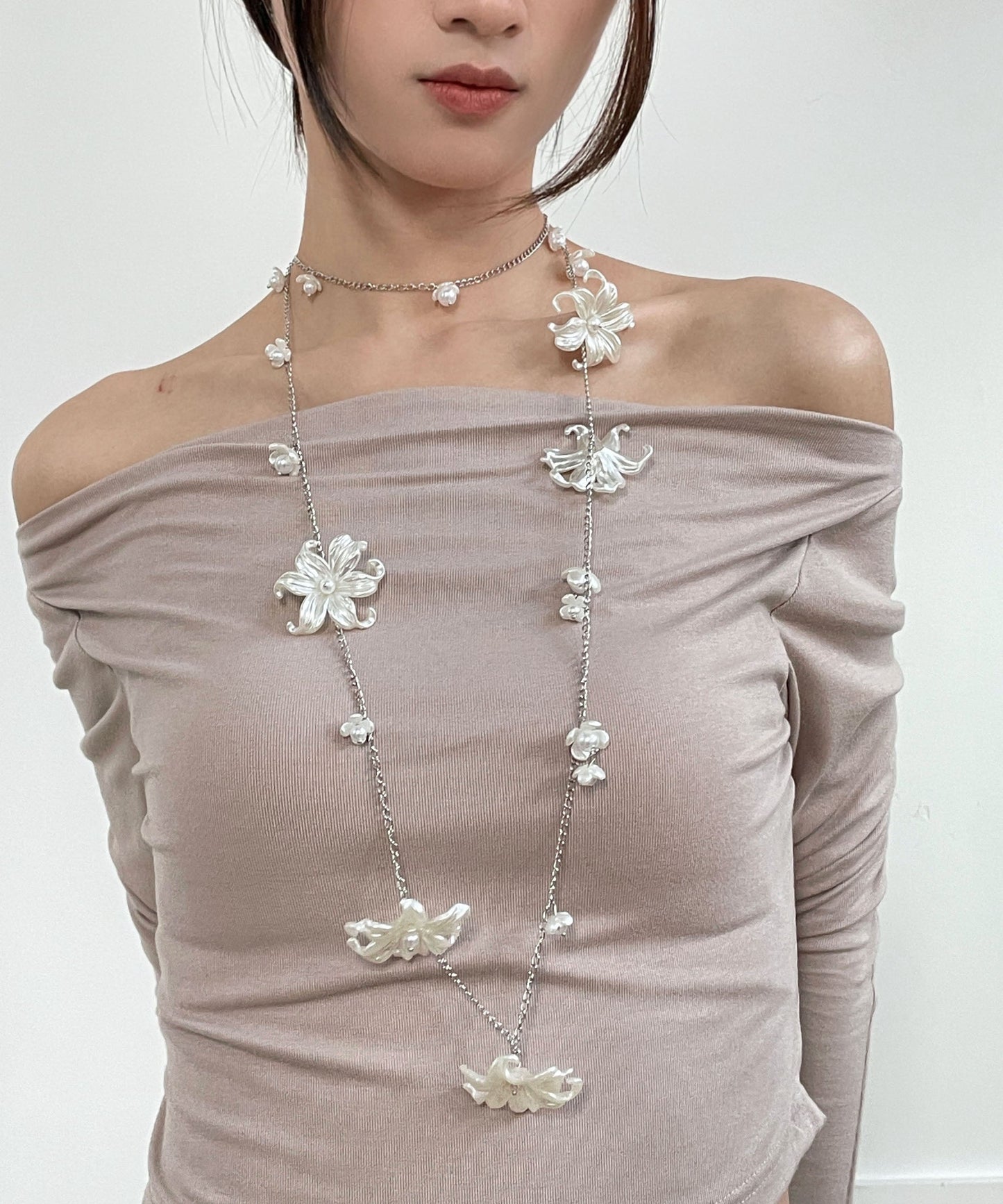 French White Alloy Chain Pearl Floral Body Chain