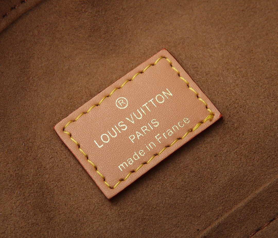 Handbags Louis Vuitton LV Boite Chapeau Souple MM
