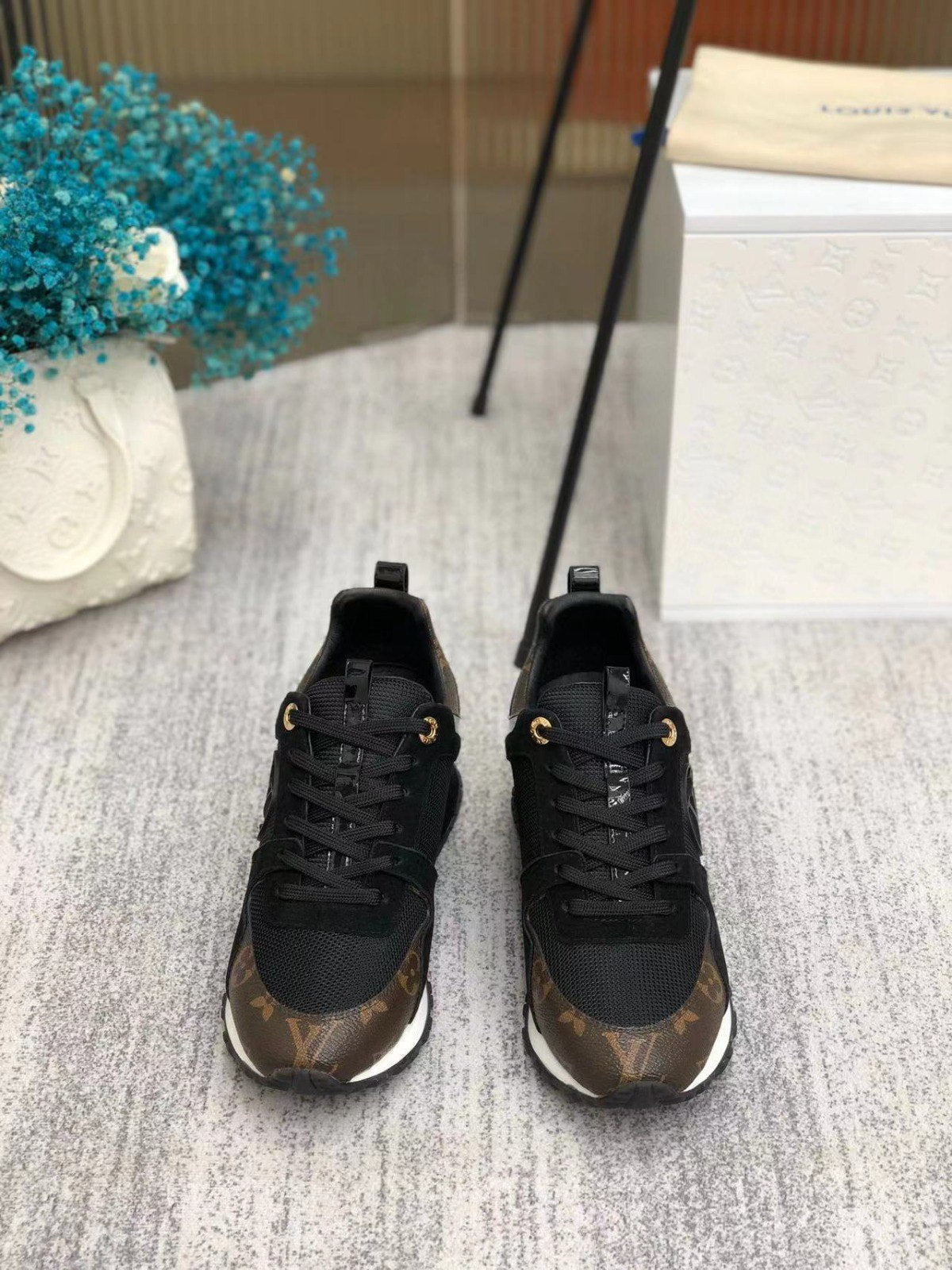 LUV Sneakers Run Away Monogram